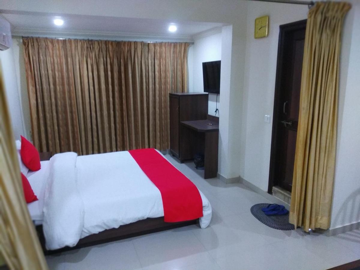 Hotel Alpha Vadodara Exterior photo