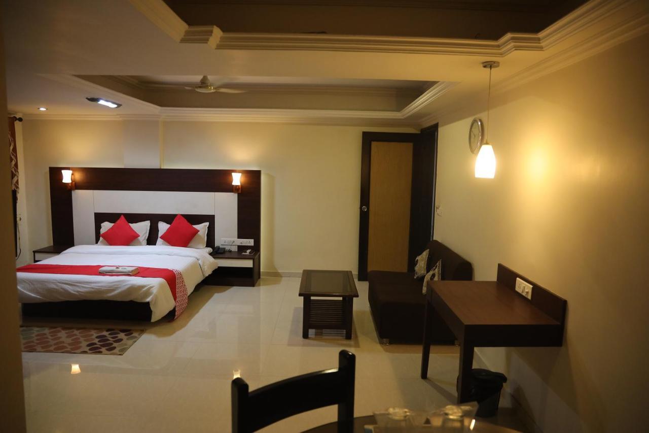 Hotel Alpha Vadodara Exterior photo