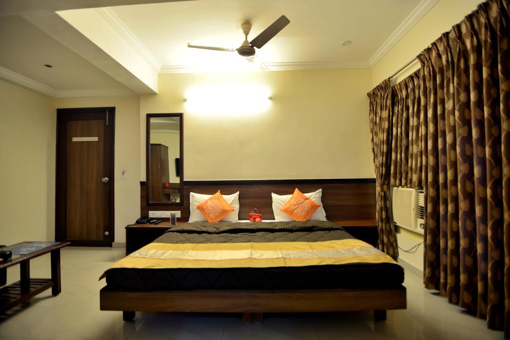 Hotel Alpha Vadodara Exterior photo