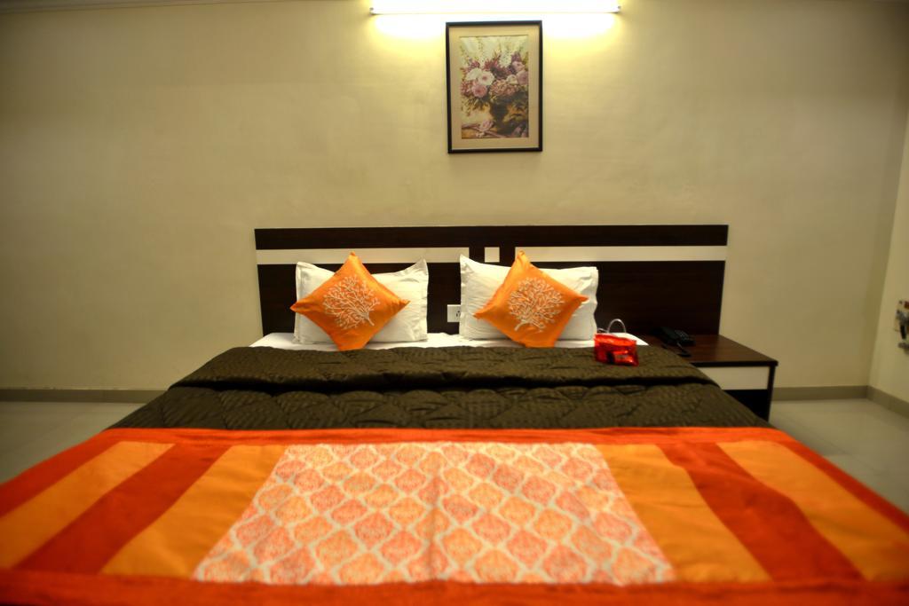 Hotel Alpha Vadodara Exterior photo