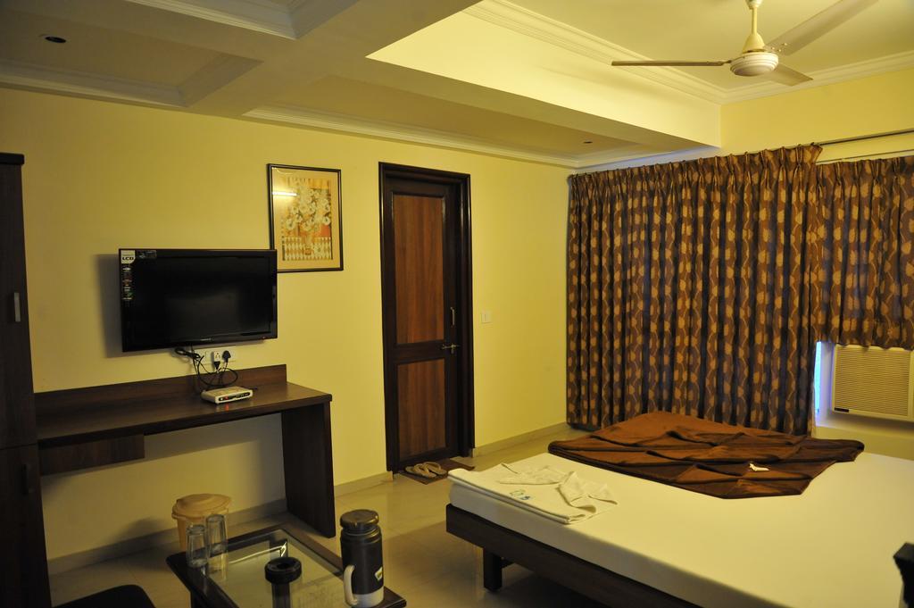 Hotel Alpha Vadodara Room photo